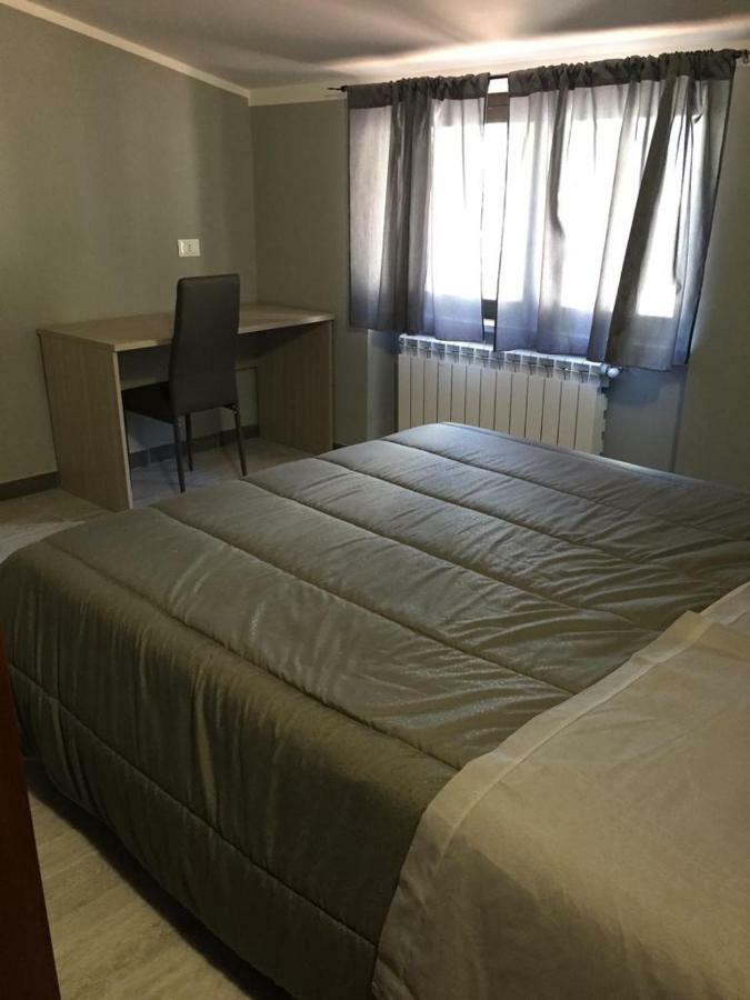 Albergo "Da Gigi" Челано Екстер'єр фото