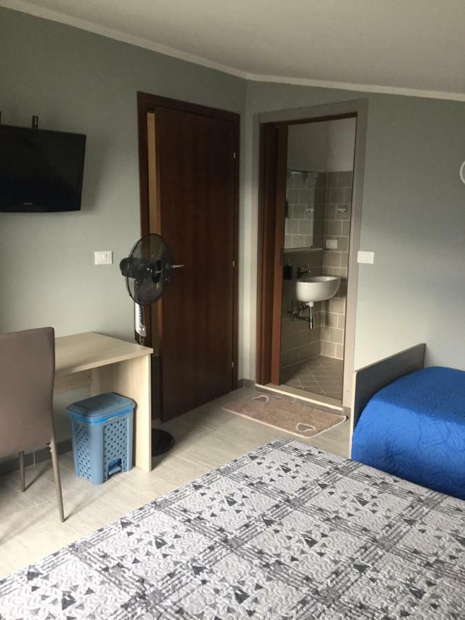 Albergo "Da Gigi" Челано Екстер'єр фото